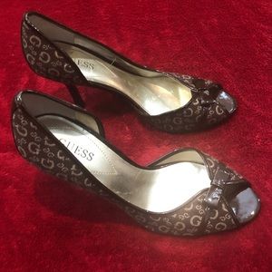 Guess brown patent leather open toe heels